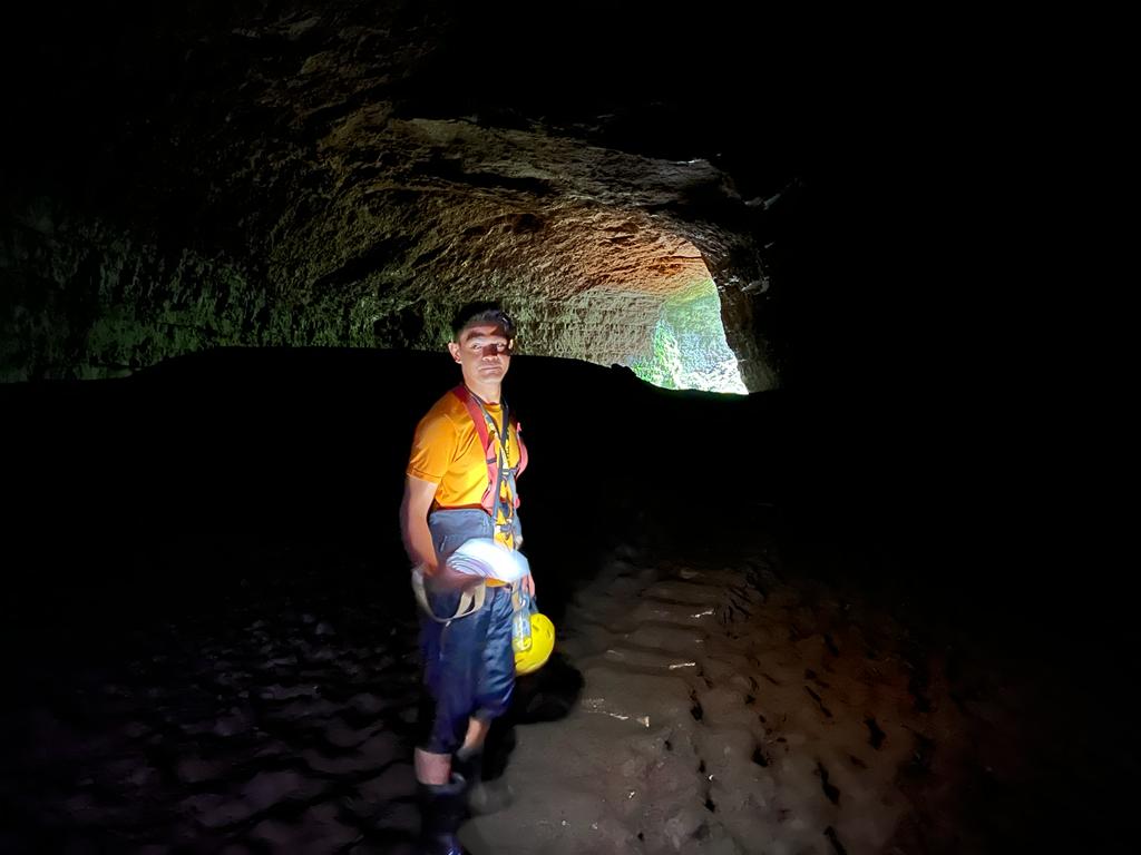 lighting tools - Tips for Safety When Exploring the Jomblang Cave - Goajomblang.com