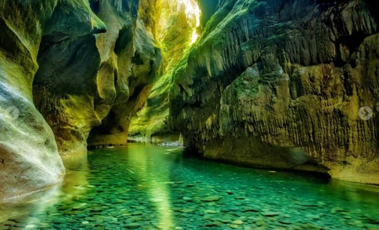 Facilities and Entrance Ticket Prices for Kalisuci Cave Tubing 8 - Goajomblang.com Kalisuci Cave Tubing